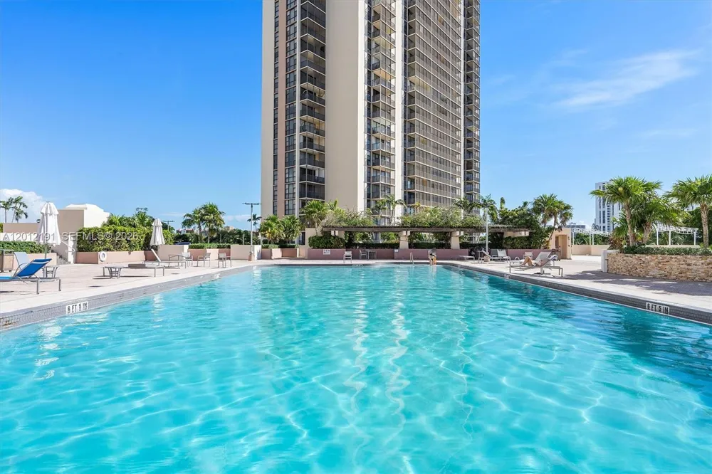 20341 W Country Club Dr #TH-11 Aventura, FL 33180