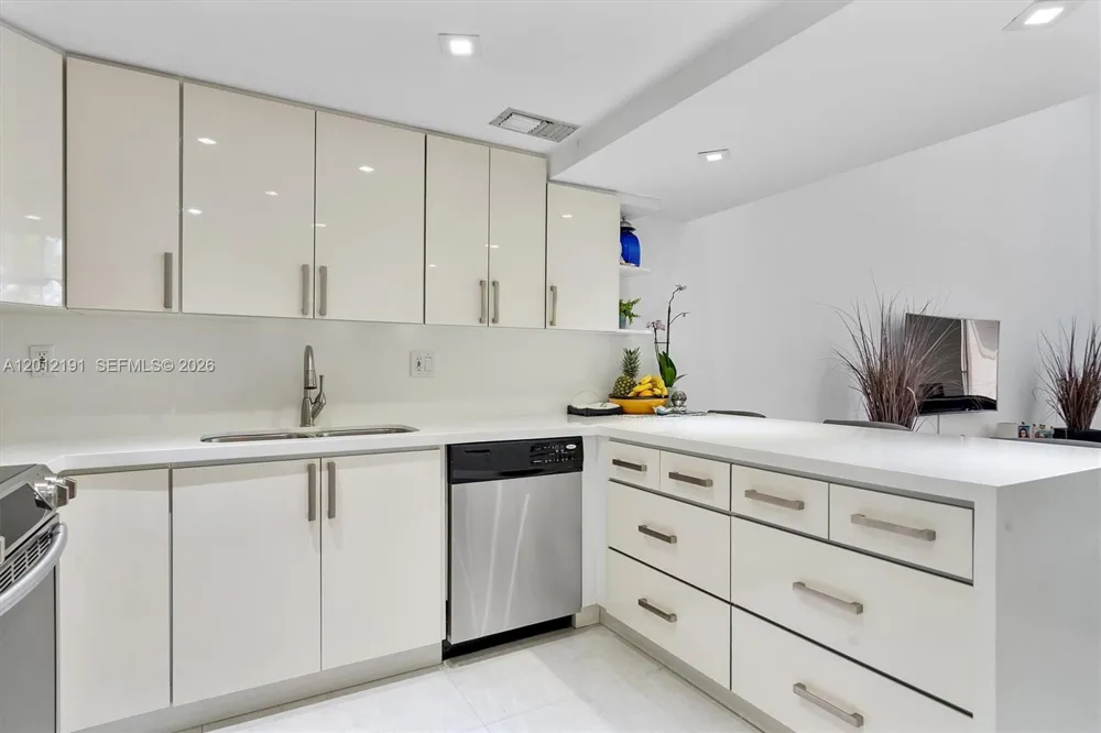 20341 W Country Club Dr #TH-11 Aventura, FL 33180