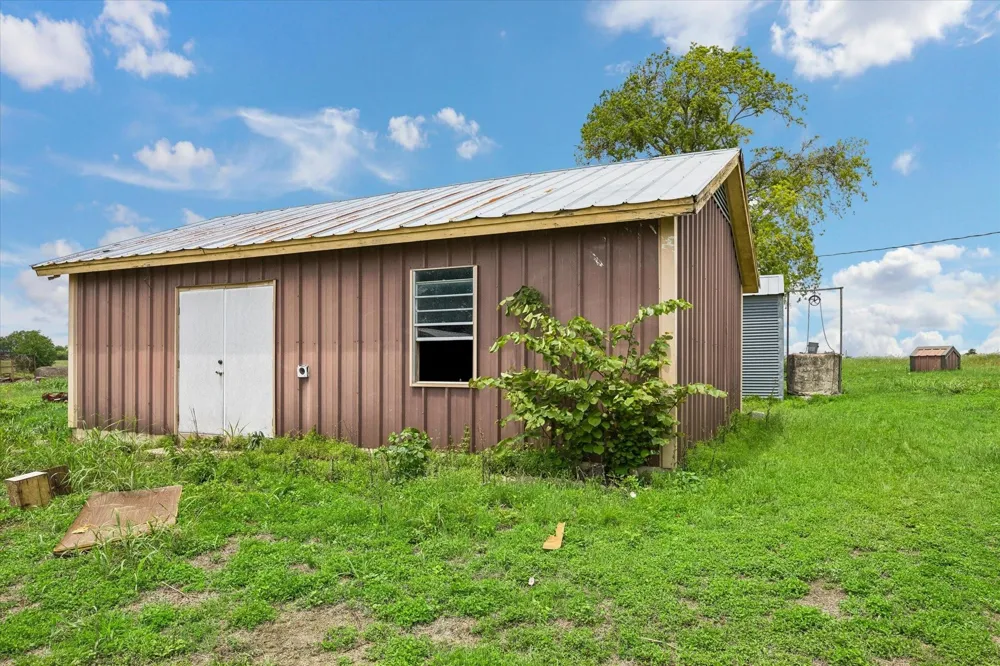 4754 Wickel Road Burton, TX 77835