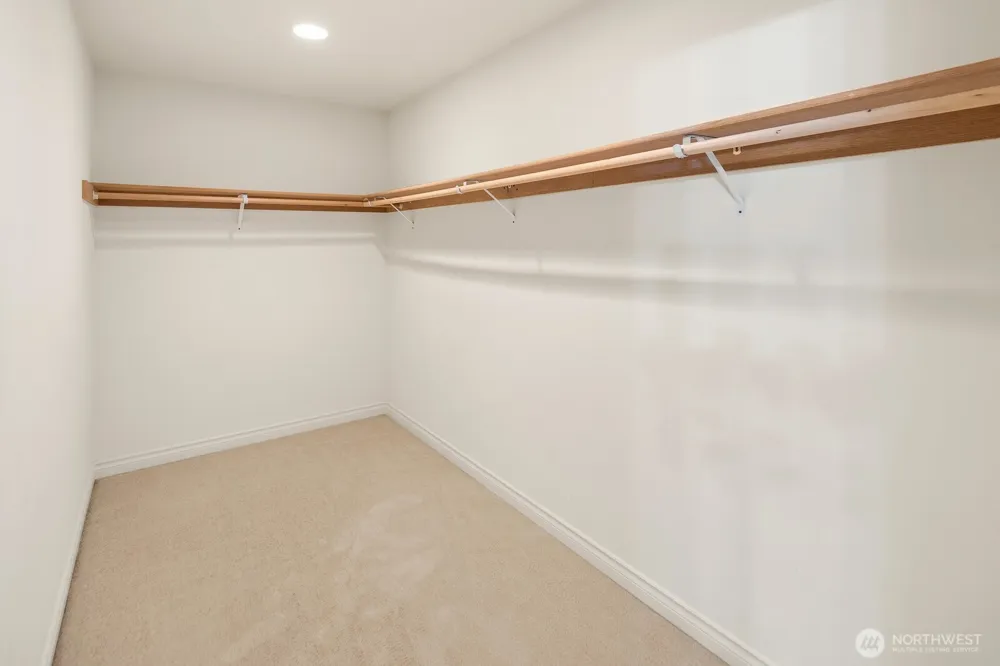 21706 Quiet Water Loop Lake Tapps, WA 98391
