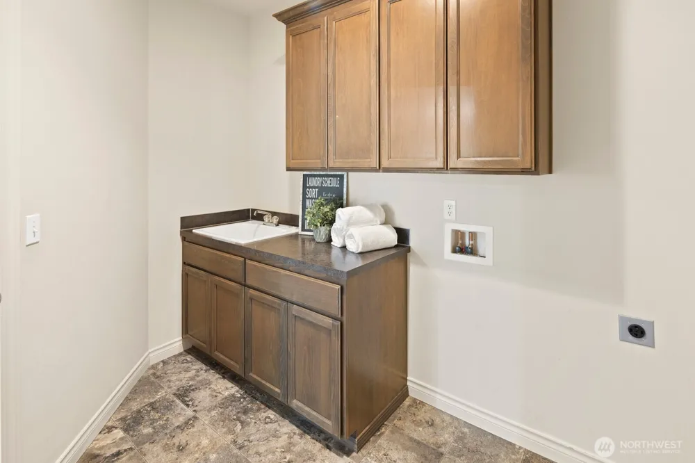 21706 Quiet Water Loop Lake Tapps, WA 98391