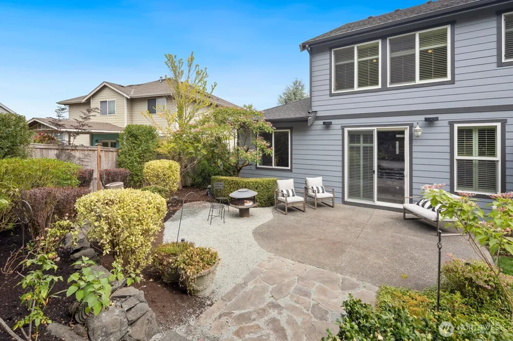 21706 Quiet Water Loop Lake Tapps, WA 98391