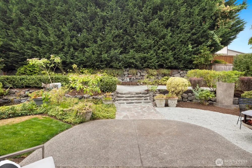 21706 Quiet Water Loop Lake Tapps, WA 98391