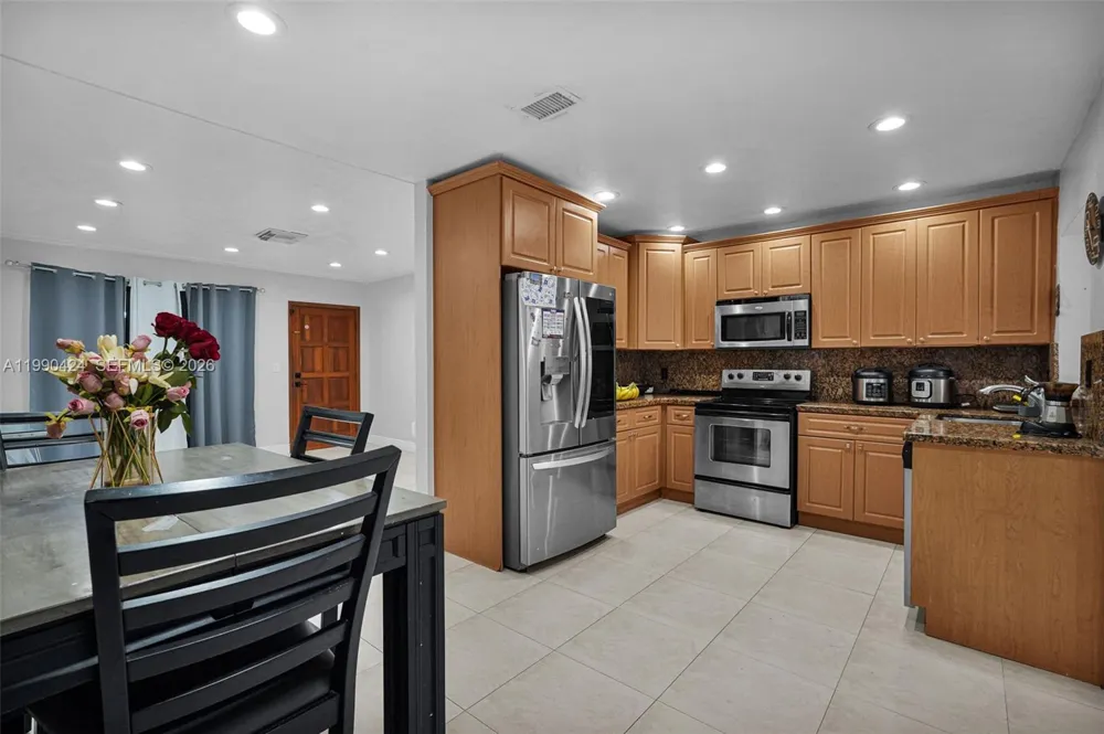 760 E 55th St Hialeah, FL 33013
