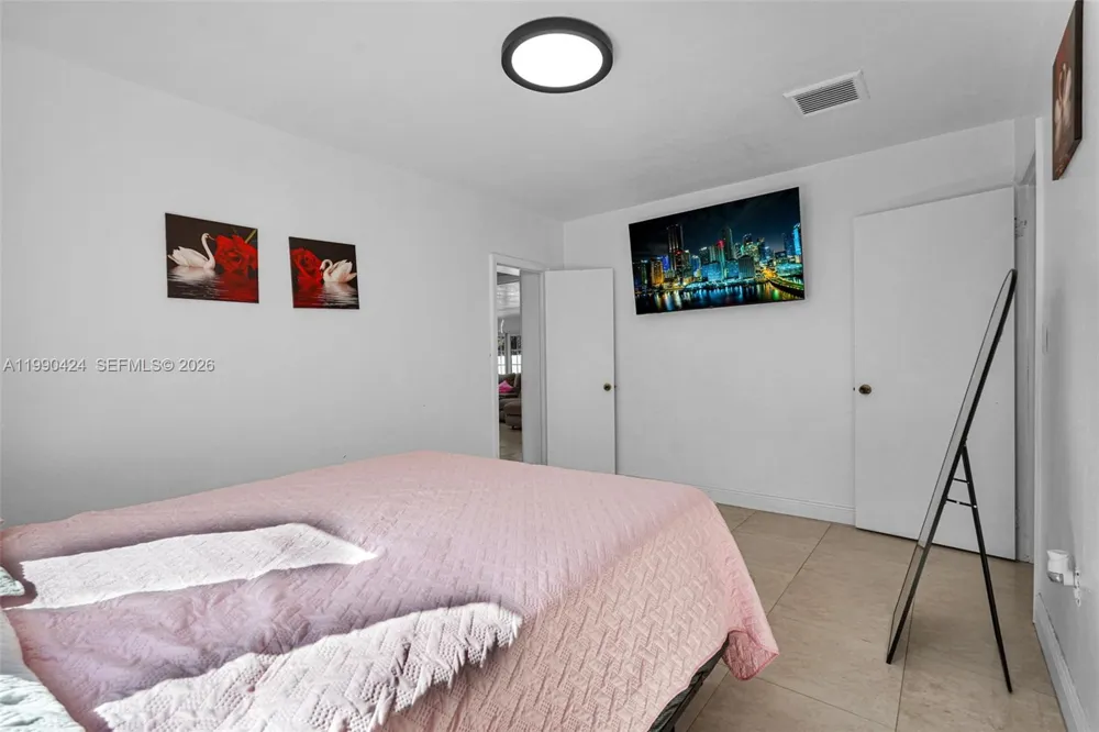 760 E 55th St Hialeah, FL 33013