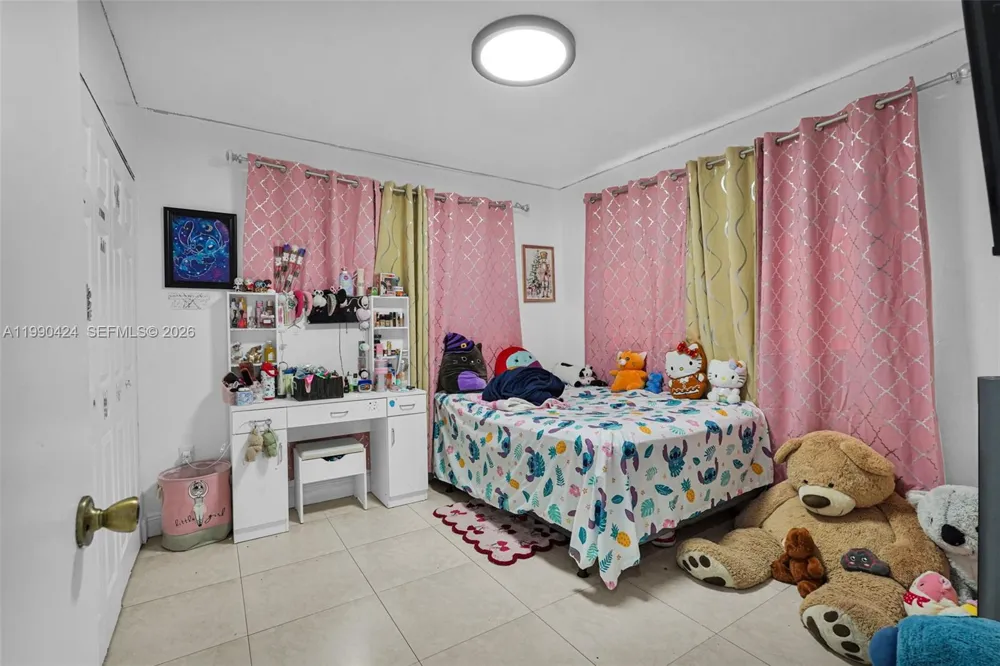 760 E 55th St Hialeah, FL 33013