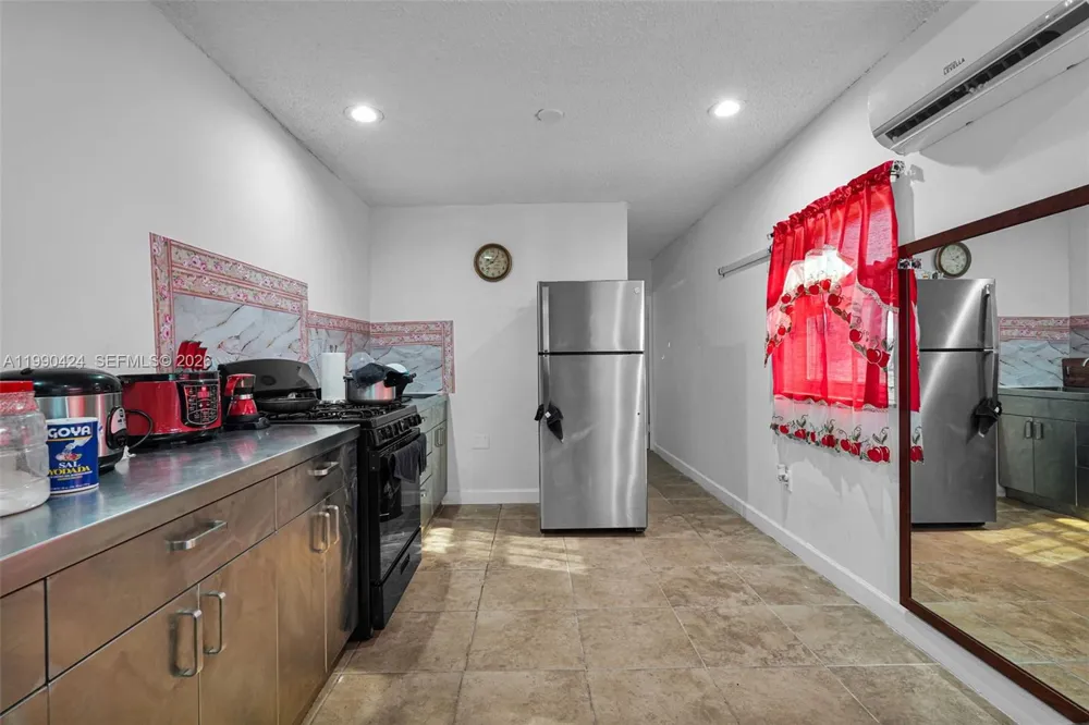 760 E 55th St Hialeah, FL 33013
