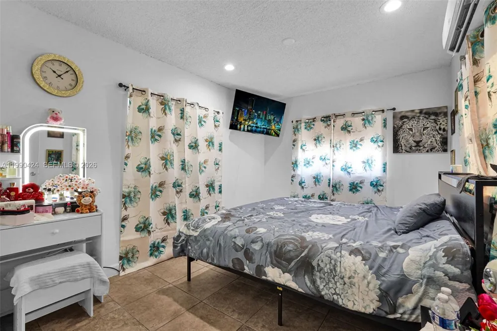 760 E 55th St Hialeah, FL 33013