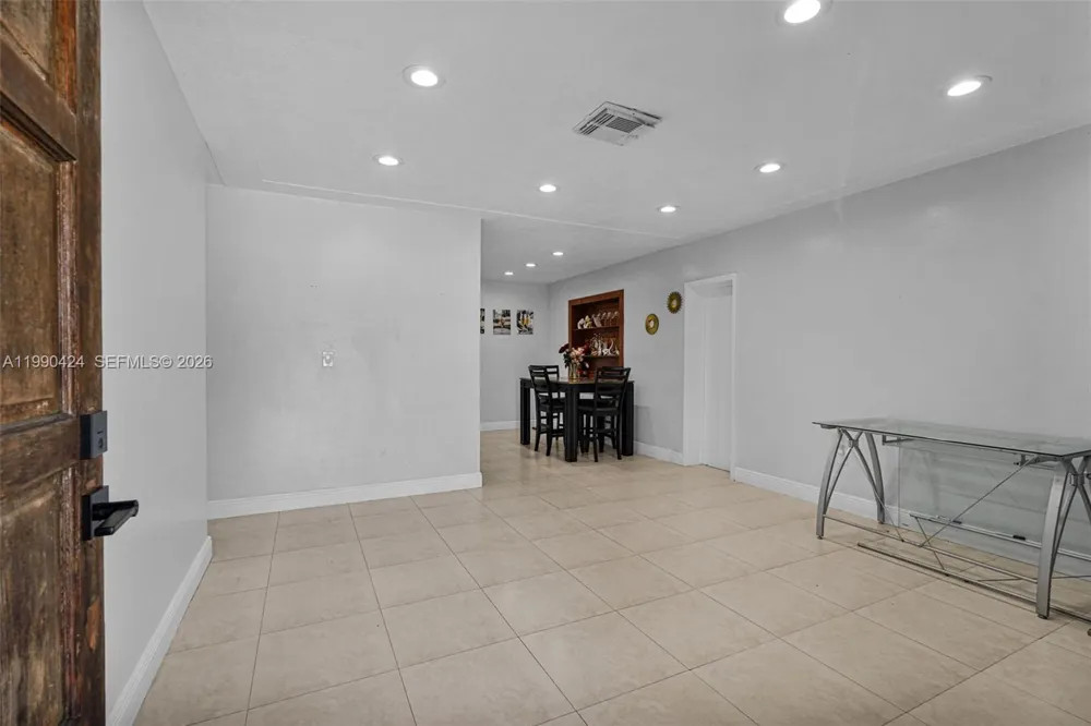 760 E 55th St Hialeah, FL 33013