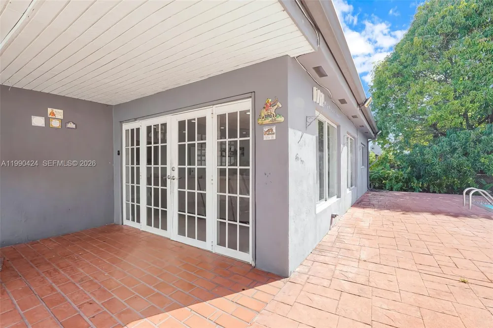 760 E 55th St Hialeah, FL 33013