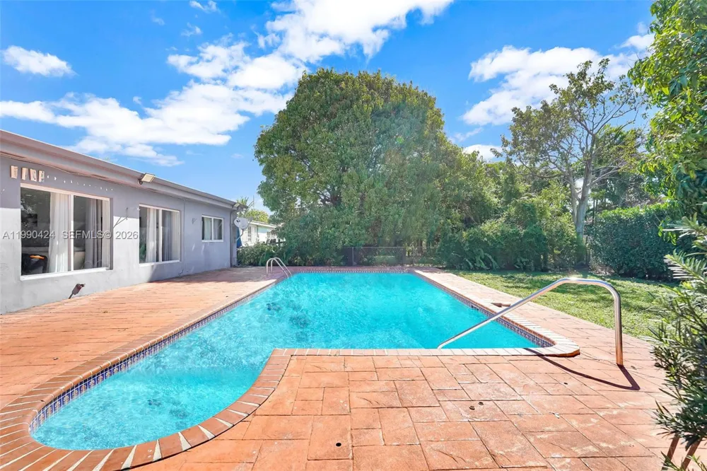 760 E 55th St Hialeah, FL 33013