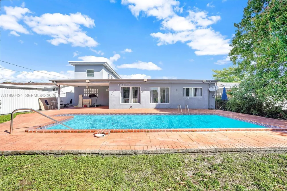 760 E 55th St Hialeah, FL 33013