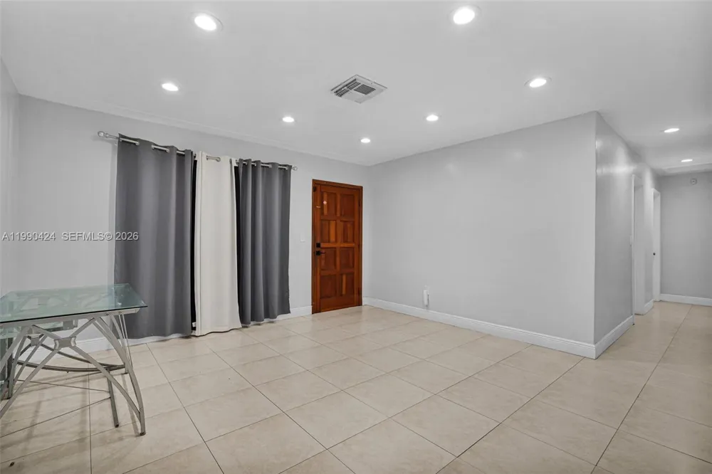 760 E 55th St Hialeah, FL 33013