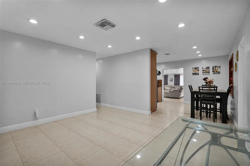 760 E 55th St Hialeah, FL 33013