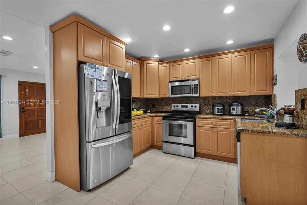 760 E 55th St Hialeah, FL 33013
