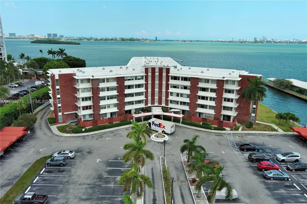 1700 NE 105th #408 Miami Shores, FL 33138