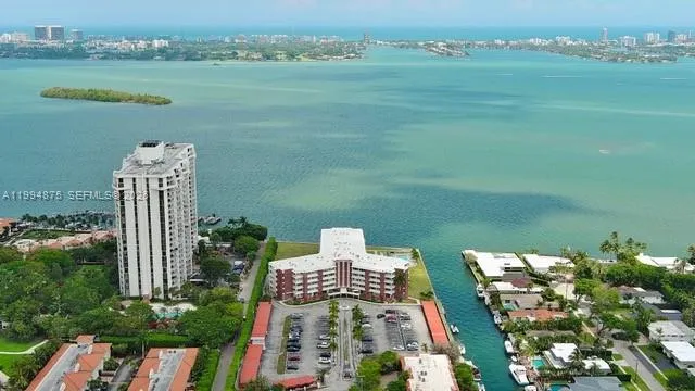 1700 NE 105th #408 Miami Shores, FL 33138