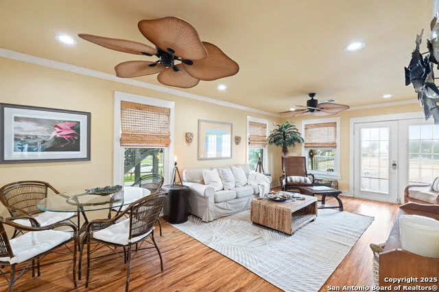 1419 S Magnolia St Rockport, TX 78382