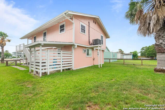 1419 S Magnolia St Rockport, TX 78382