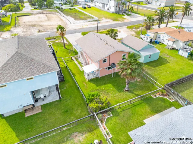 1419 S Magnolia St Rockport, TX 78382