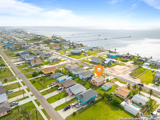 1419 S Magnolia St Rockport, TX 78382