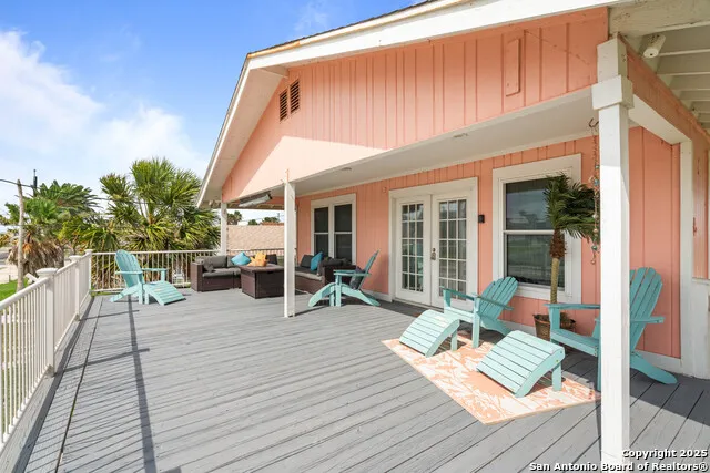 1419 S Magnolia St Rockport, TX 78382