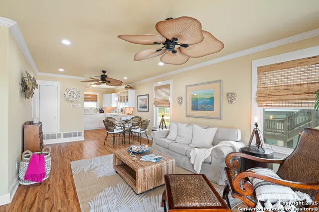 1419 S Magnolia St Rockport, TX 78382