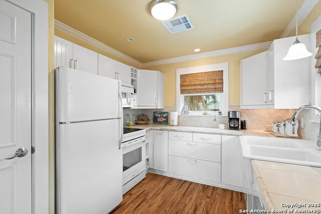 1419 S Magnolia St Rockport, TX 78382