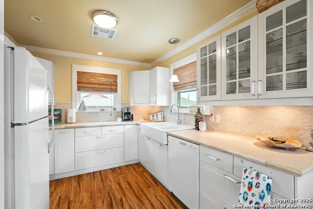 1419 S Magnolia St Rockport, TX 78382