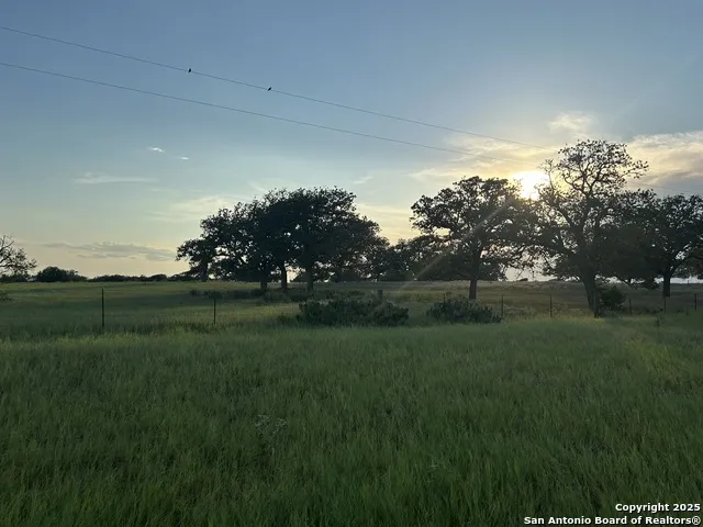 1571 ST HWY 97 E Floresville, TX 78114