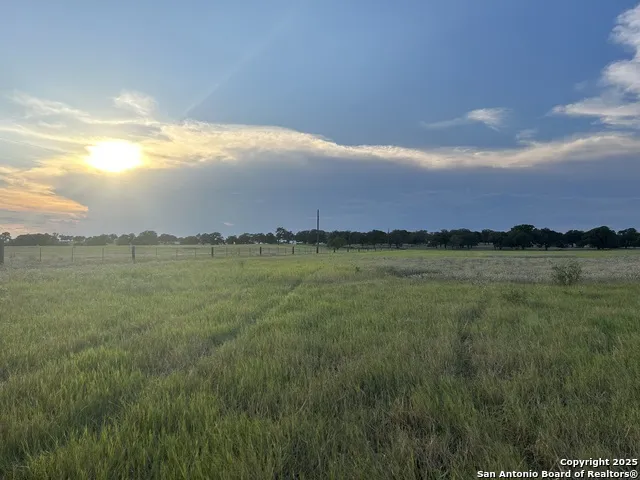 1571 ST HWY 97 E Floresville, TX 78114