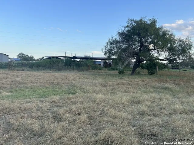 1571 ST HWY 97 E Floresville, TX 78114