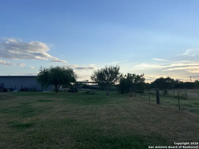 1571 ST HWY 97 E Floresville, TX 78114