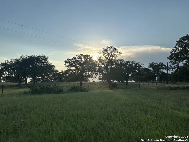 1571 ST HWY 97 E Floresville, TX 78114