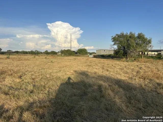1571 ST HWY 97 E Floresville, TX 78114