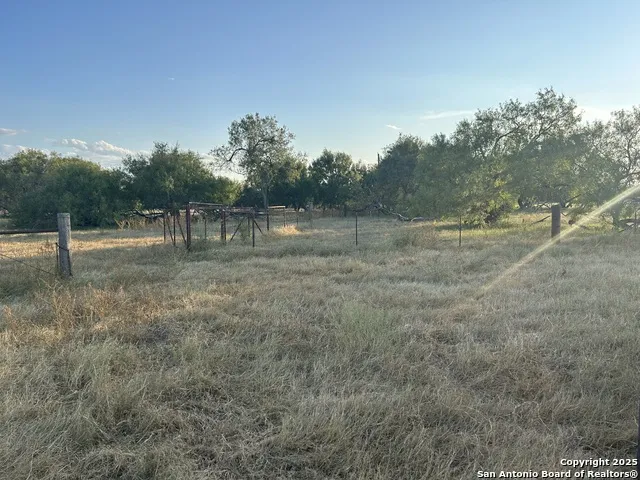 1571 ST HWY 97 E Floresville, TX 78114