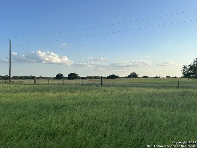1571 ST HWY 97 E Floresville, TX 78114