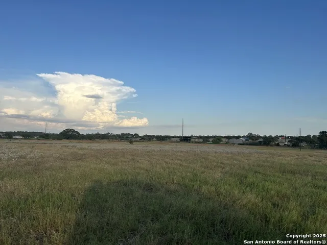 1571 ST HWY 97 E Floresville, TX 78114