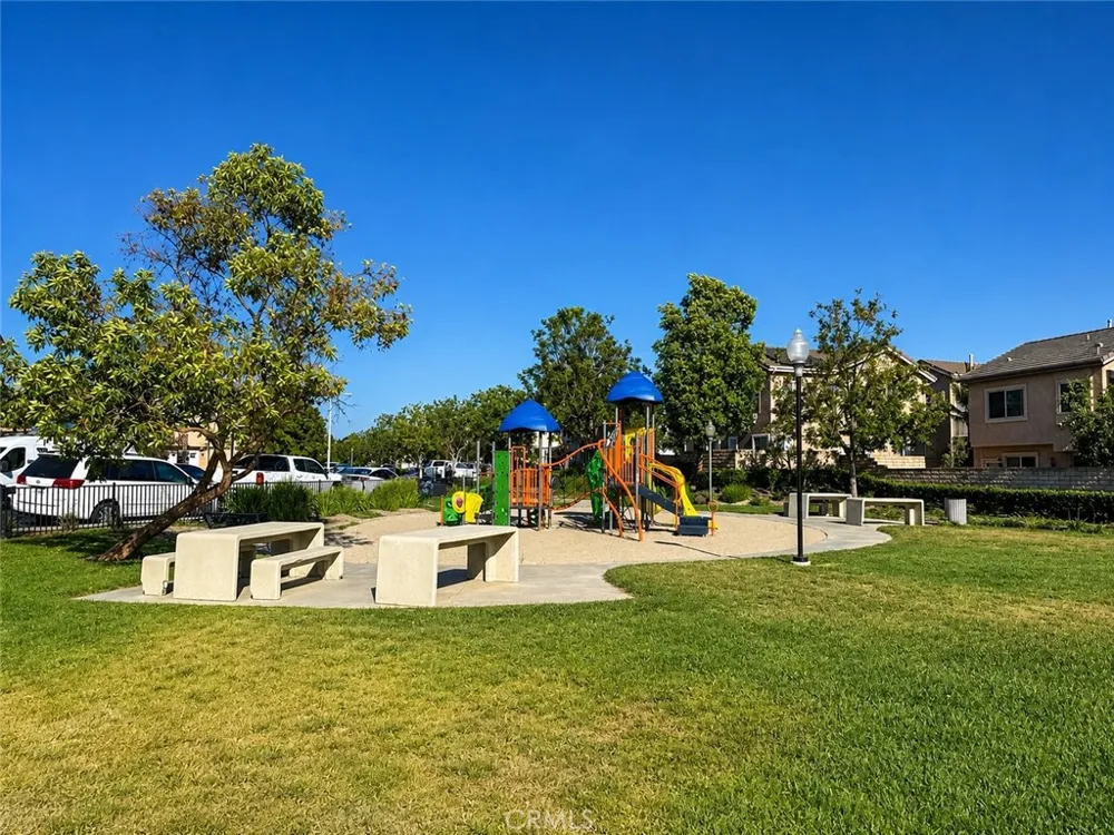 292 Edgemire Lane Simi Valley, CA 93065