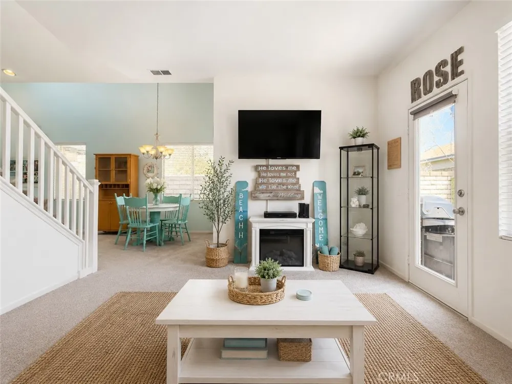 292 Edgemire Lane Simi Valley, CA 93065