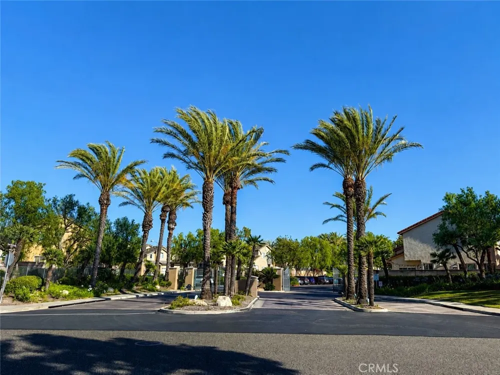 292 Edgemire Lane Simi Valley, CA 93065