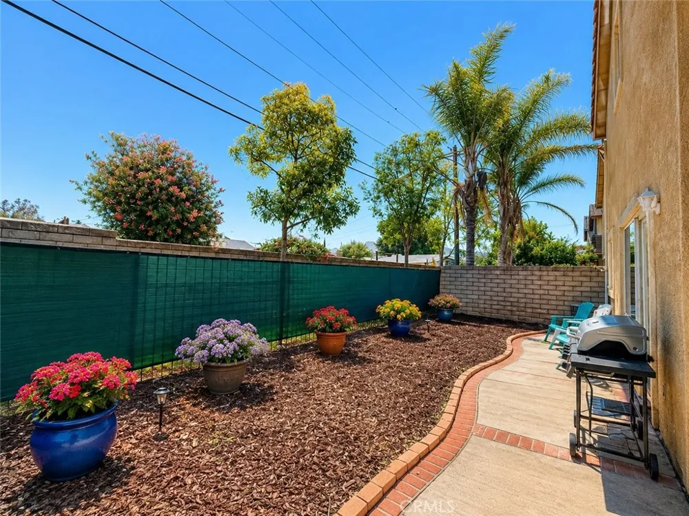 292 Edgemire Lane Simi Valley, CA 93065