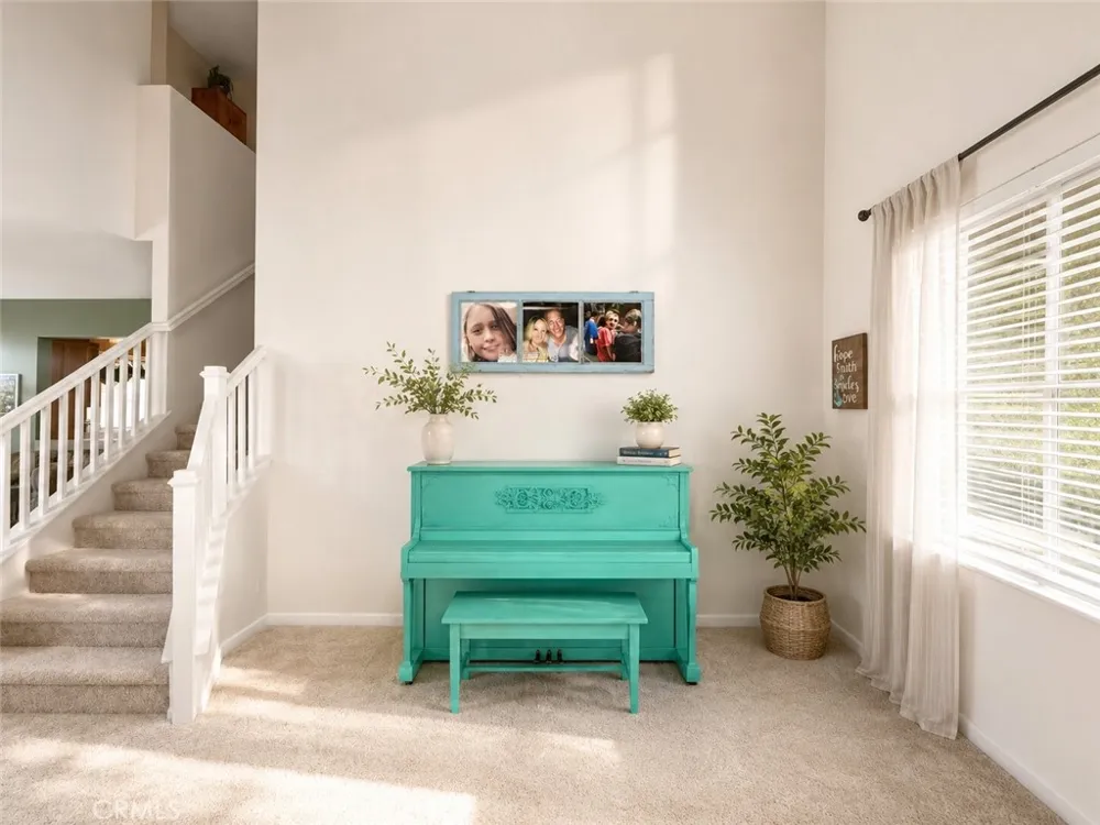 292 Edgemire Lane Simi Valley, CA 93065