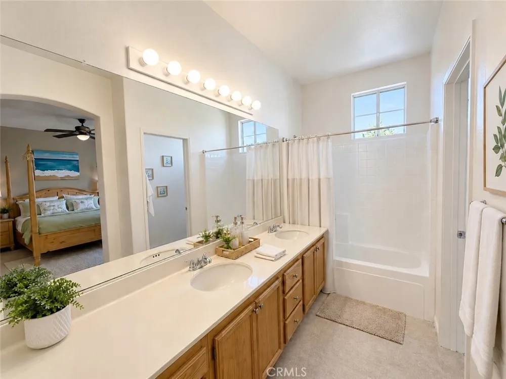 292 Edgemire Lane Simi Valley, CA 93065