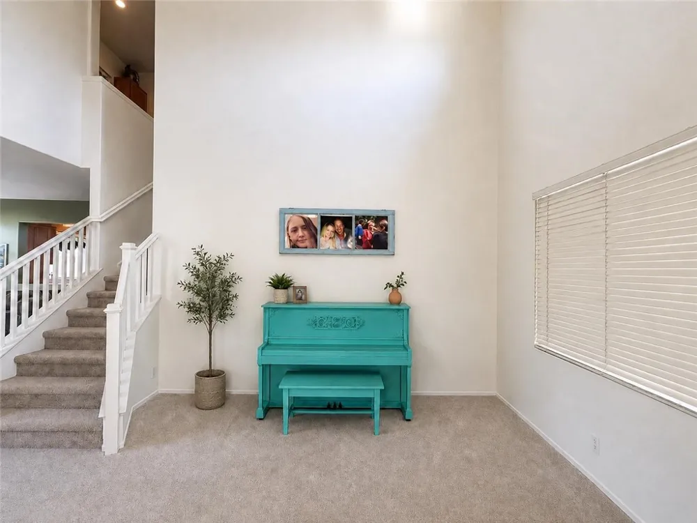 292 Edgemire Lane Simi Valley, CA 93065