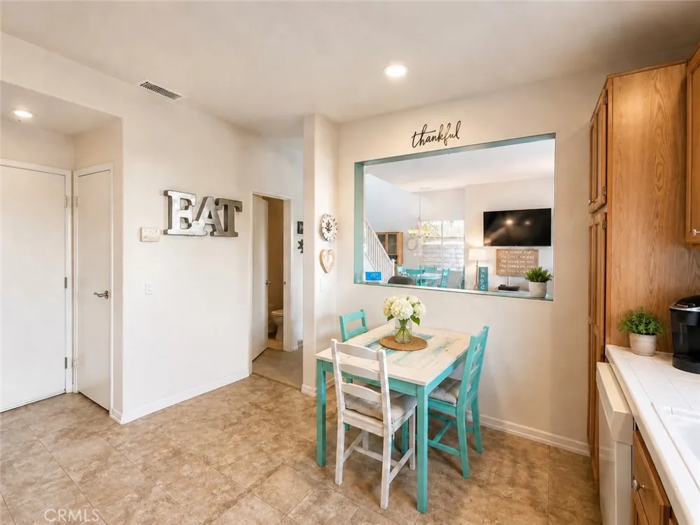 292 Edgemire Lane Simi Valley, CA 93065
