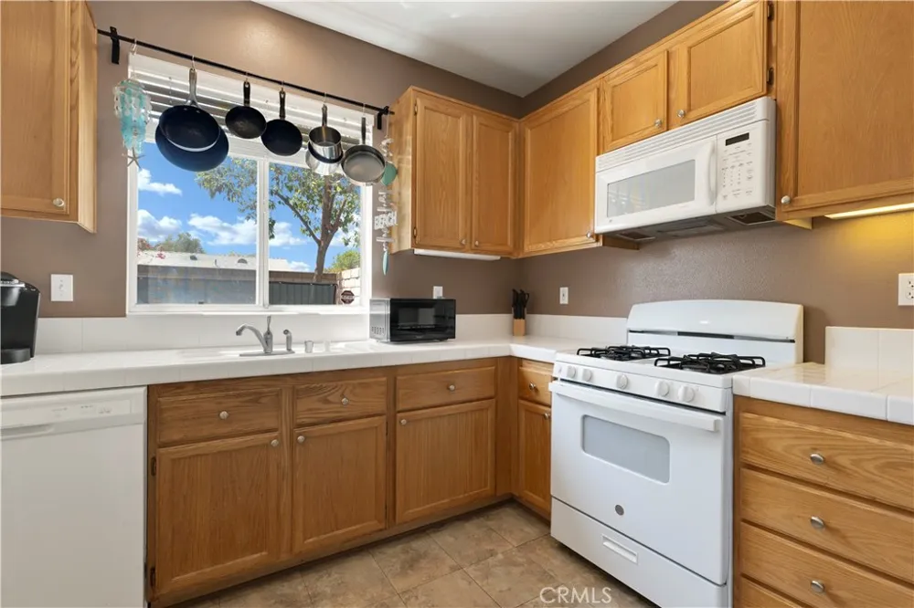 292 Edgemire Lane Simi Valley, CA 93065