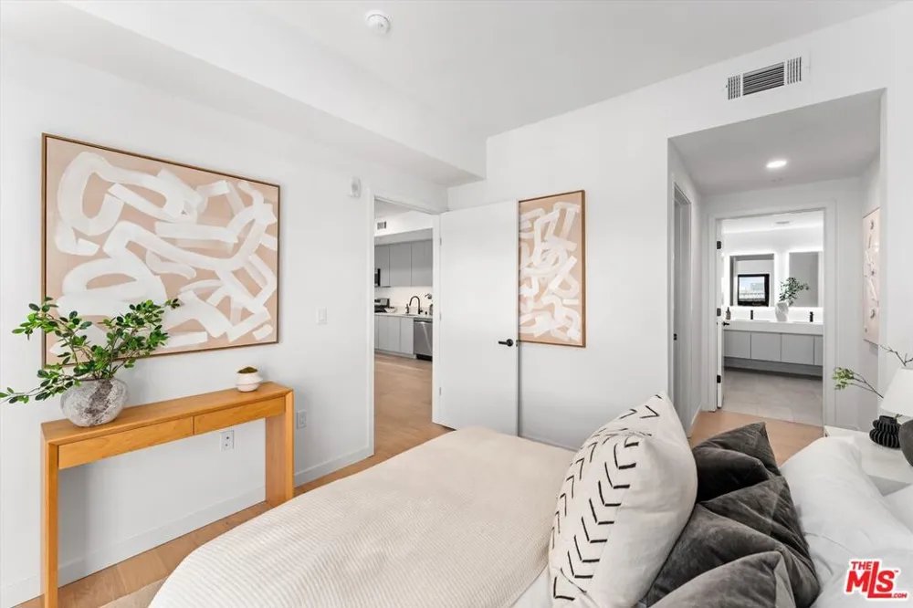 904 S New Hampshire Avenue #406 Los Angeles, CA 90006