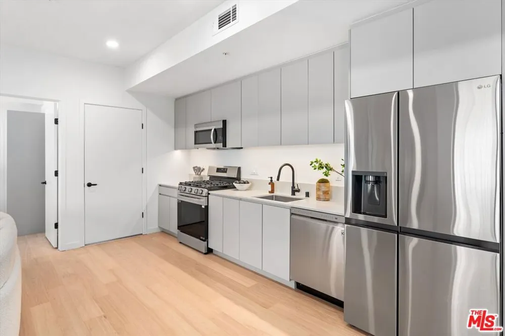 904 S New Hampshire Avenue #406 Los Angeles, CA 90006