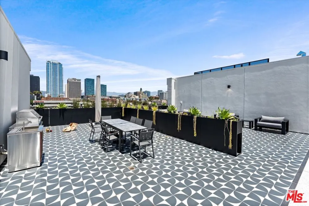 904 S New Hampshire Avenue #406 Los Angeles, CA 90006